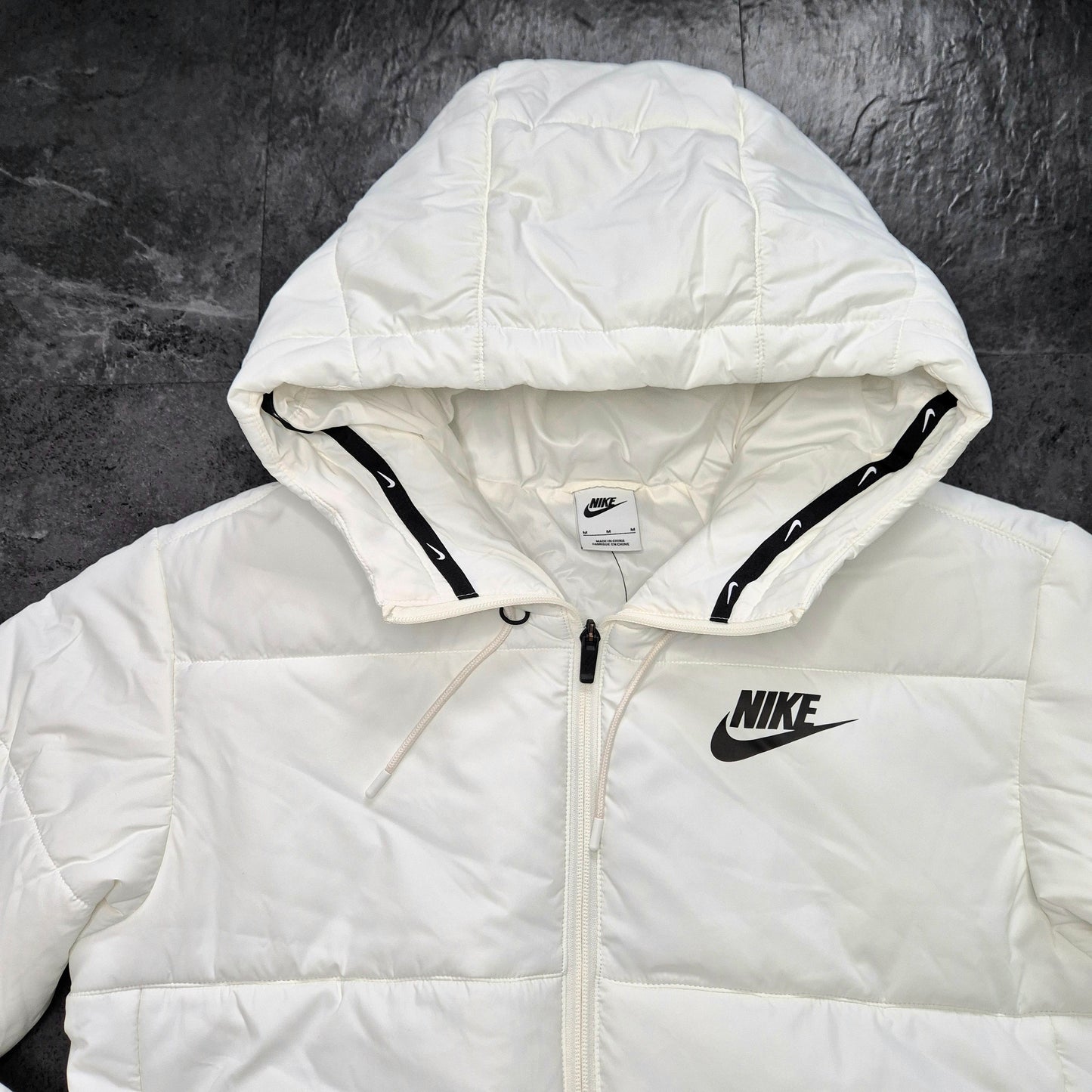 WOMENS NIKE PADDED COAT (WHITE)