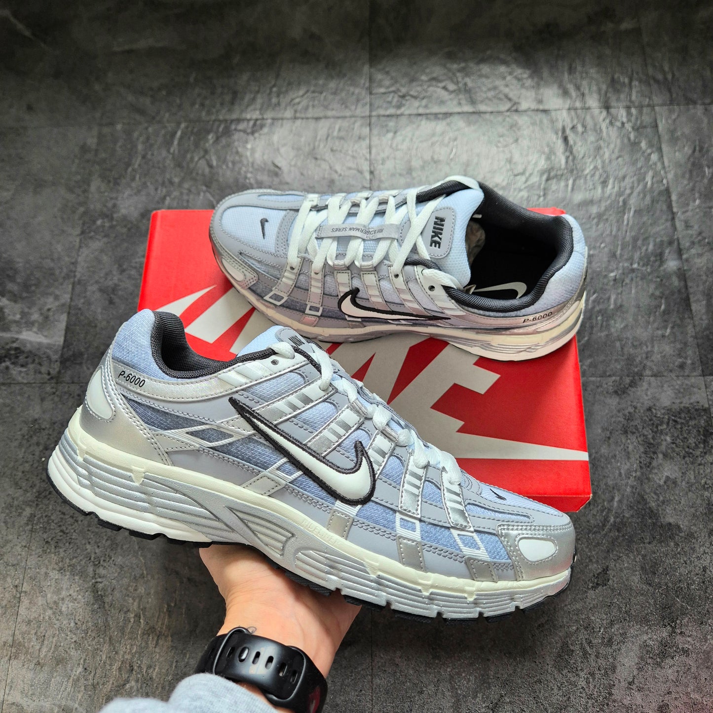NIKE P-6000 METALLIC SILVER/WOLF GREY