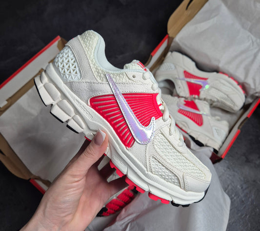 NIKE ZOOM VOMERO 5 (CREAM/RED/PINK)