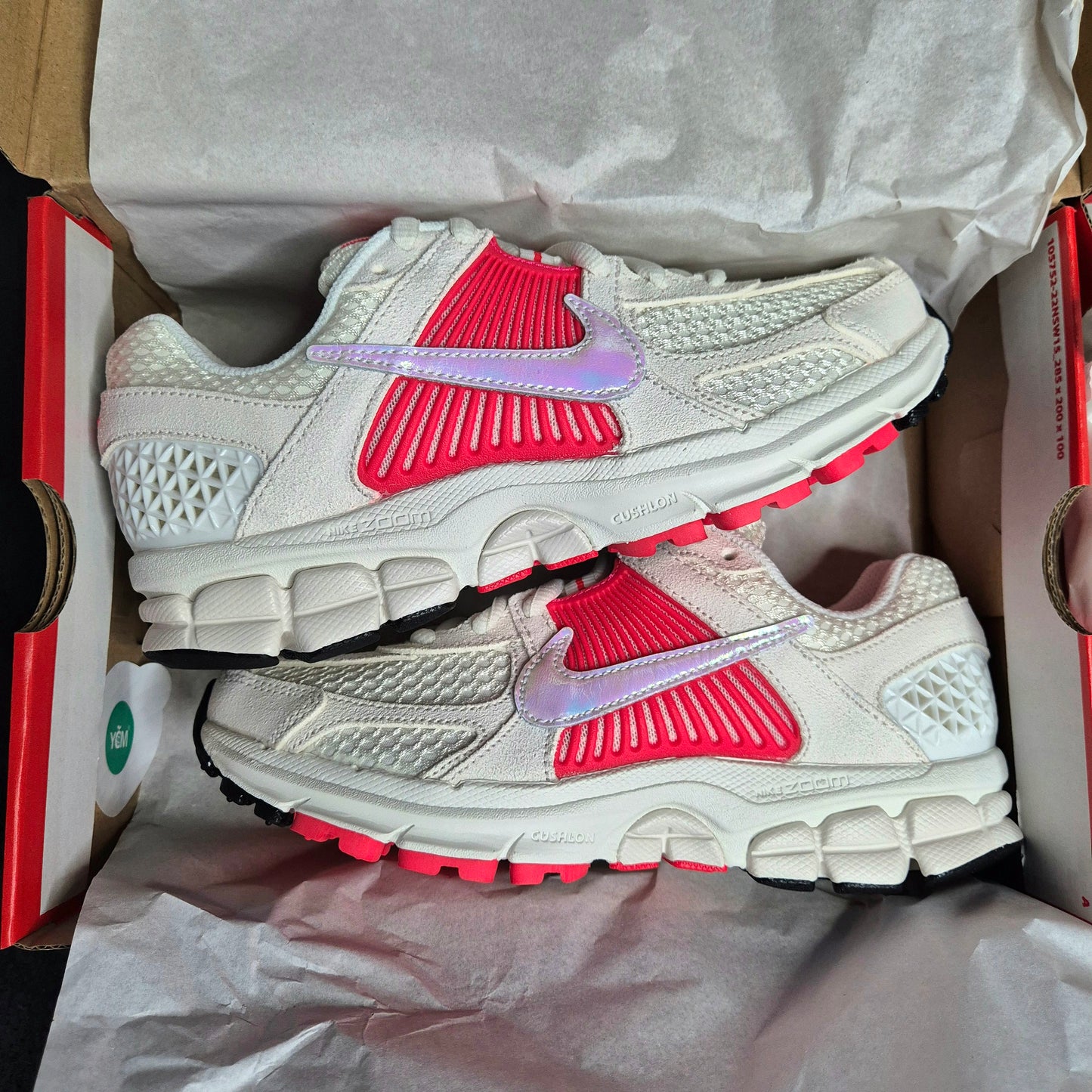 NIKE ZOOM VOMERO 5 (CREAM/RED/PINK)