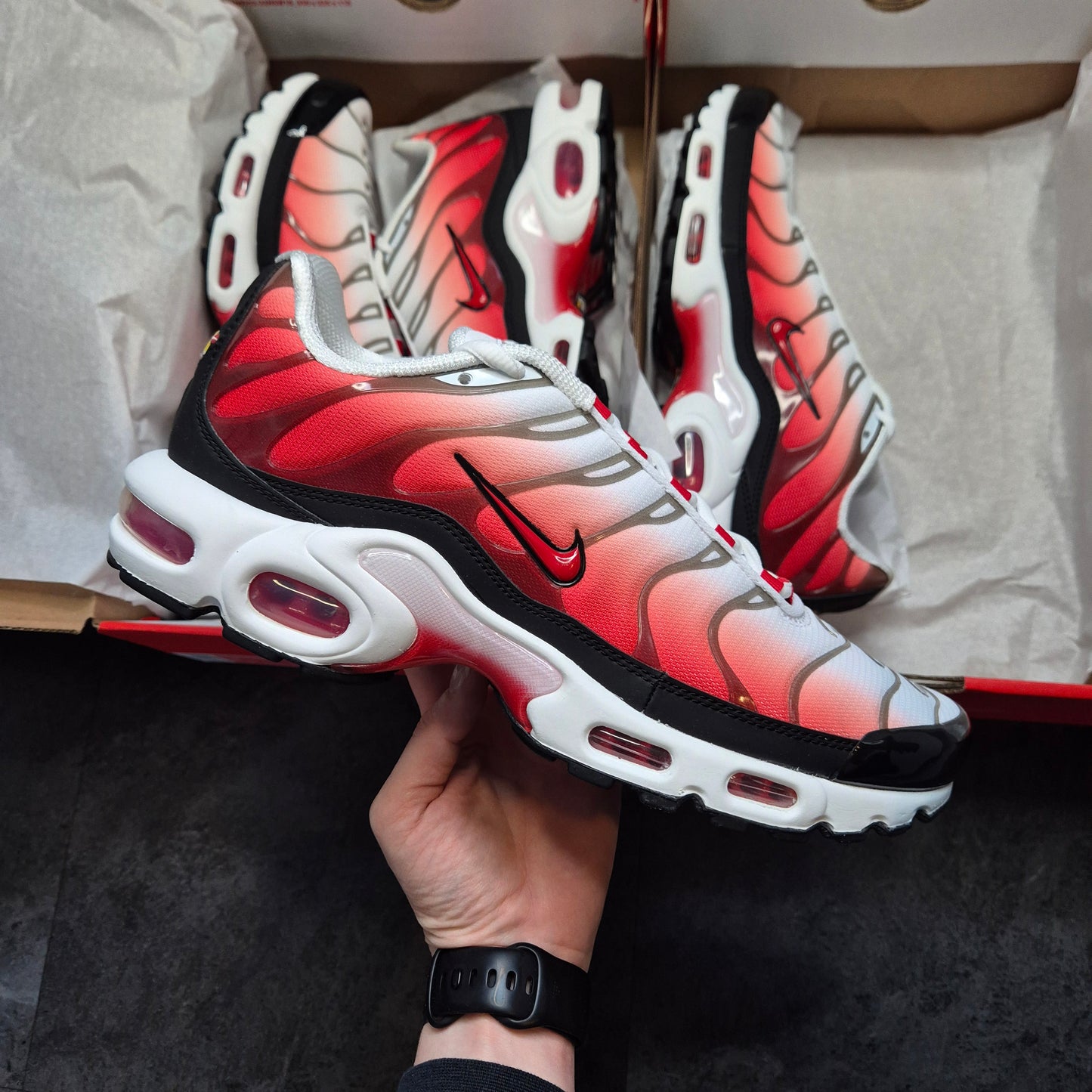 NIKE AIR MAX PLUS TN (UNIVERSITY RED/WHITE)