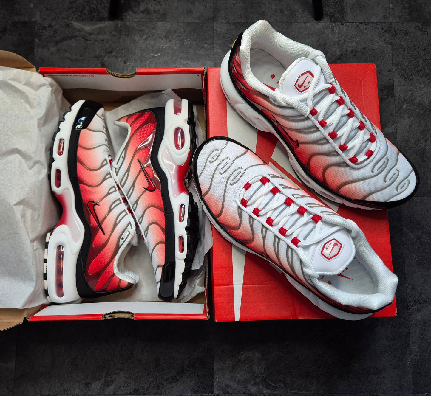 NIKE AIR MAX PLUS TN (UNIVERSITY RED/WHITE)