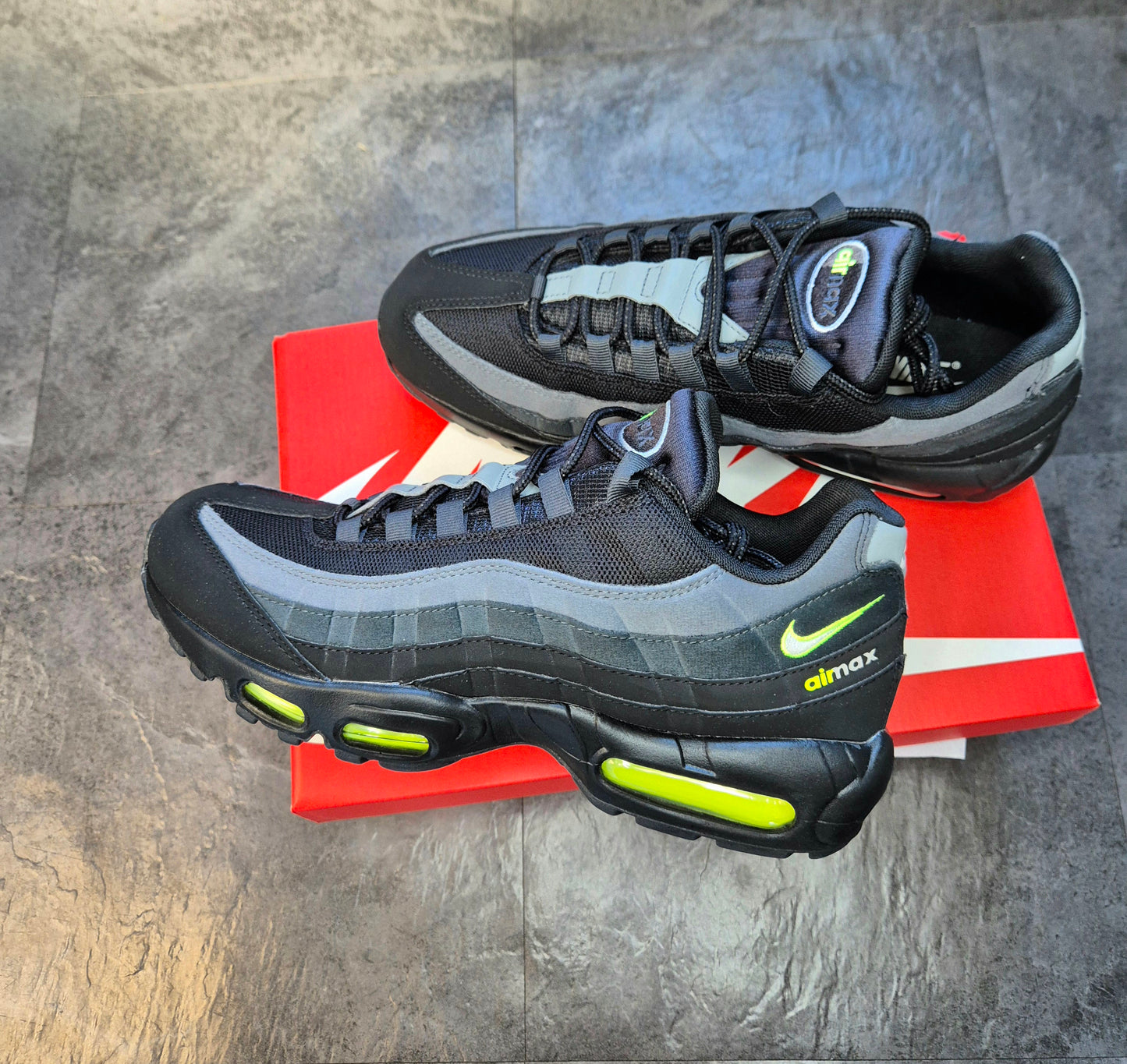 NIKE AIRMAX 95 RETRO LOGO (black/wolf grey/neon)
