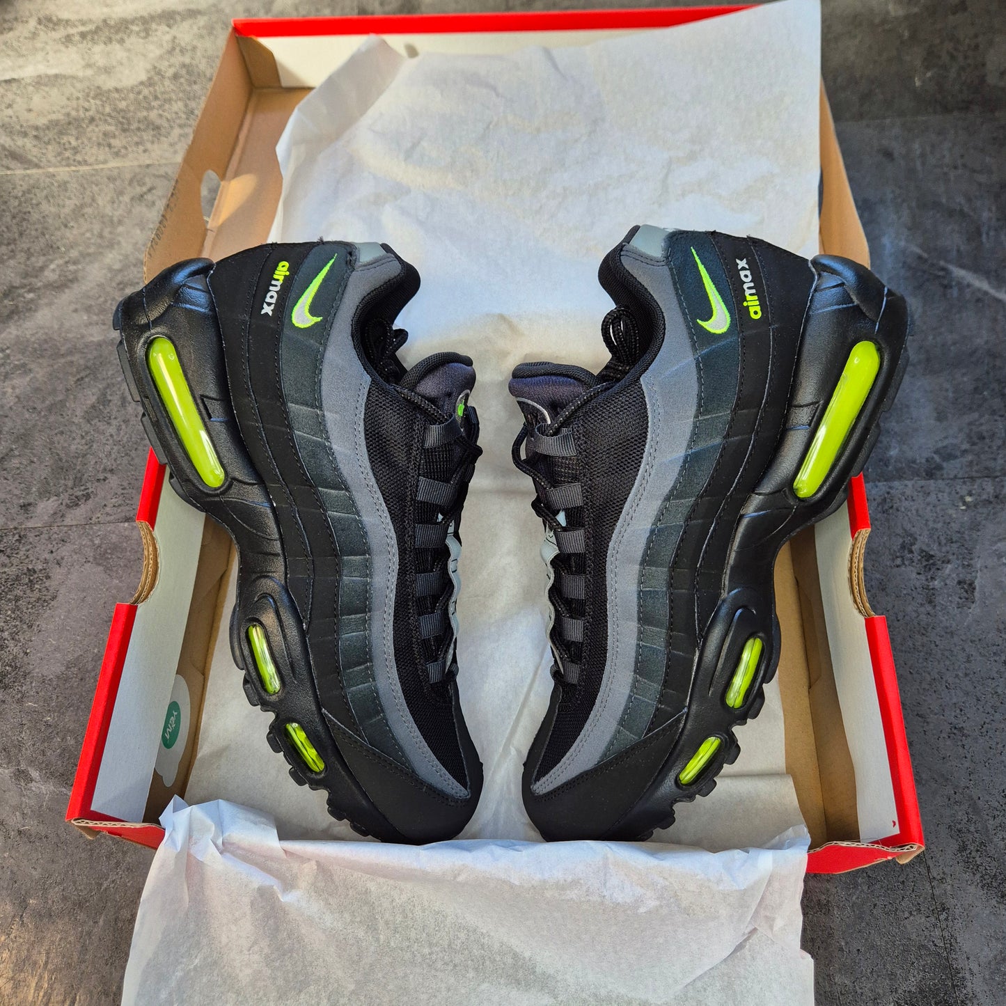 NIKE AIRMAX 95 RETRO LOGO (black/wolf grey/neon)