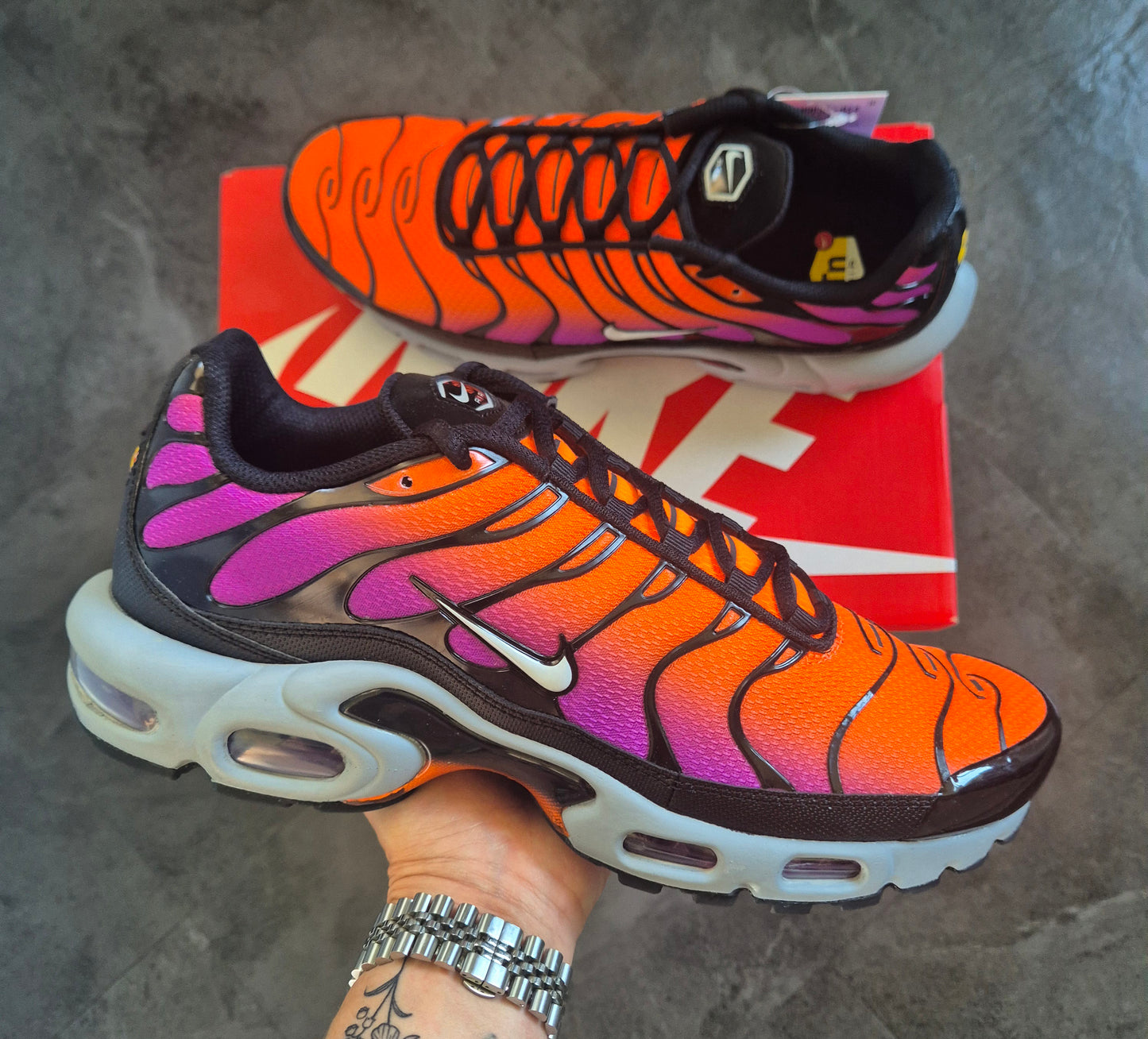 Nike Airmax Plus Tn (BLACK Photon Dust/Total Orange)