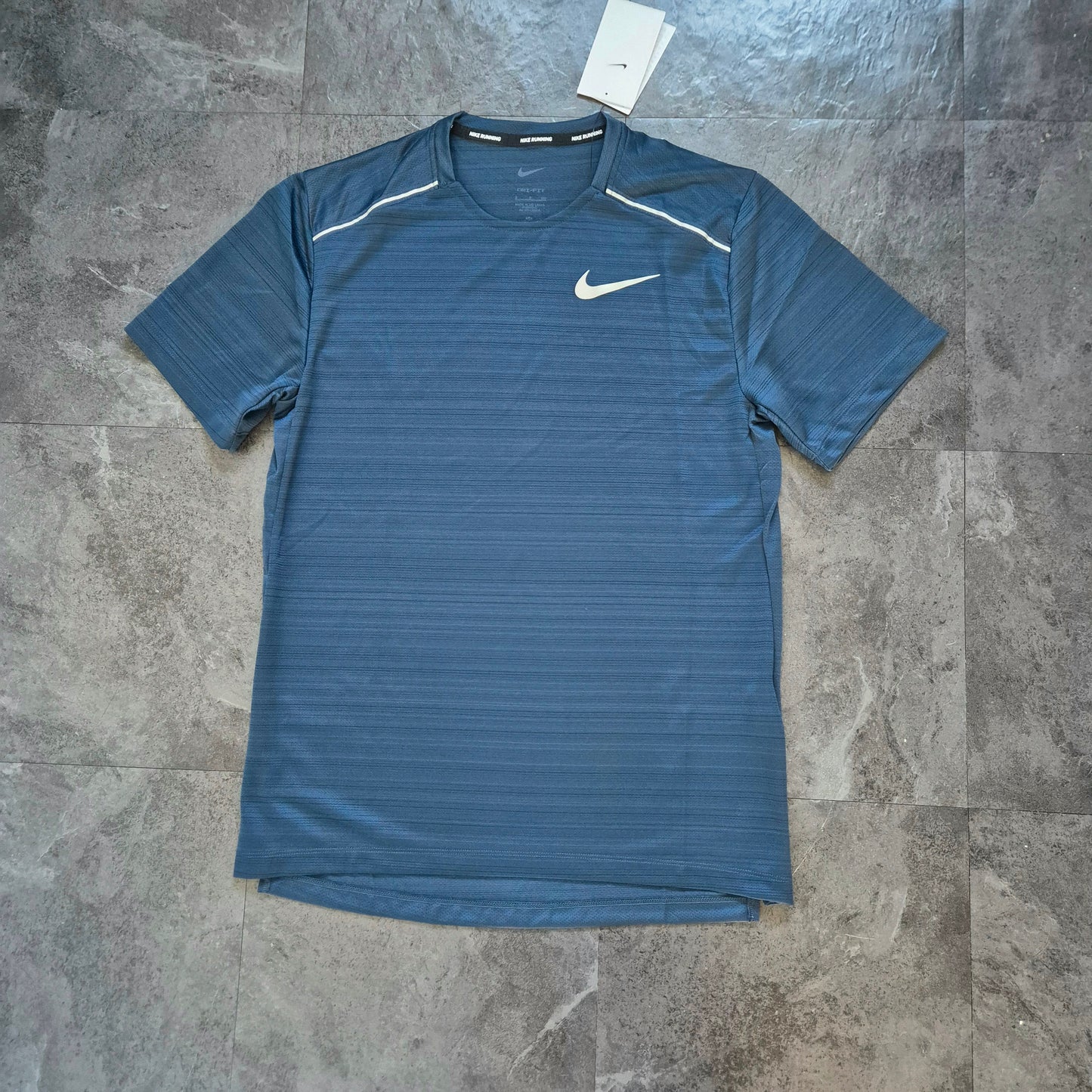 NIKE MILER 1.0 ARMOURY NAVY TSHIRT & FLEX STRIDE SHORTS BLACK