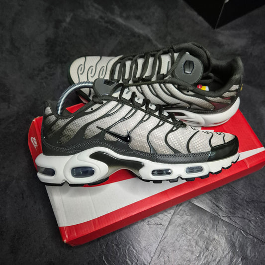 Nike airmax plus tn khaki