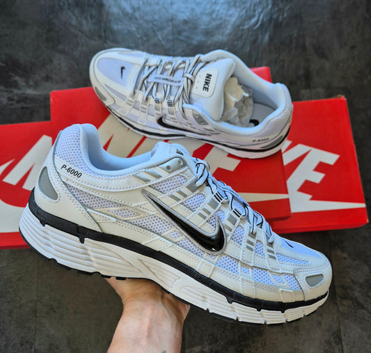 NIKE P-6000 WHITE/METALIC SILVER