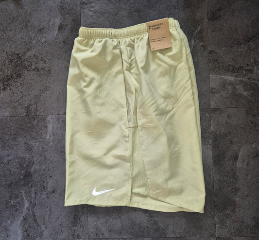 Nike Challenger Shorts 7" (Olive Aura)
